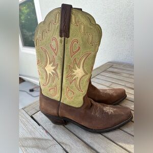 Ariat women’s Manzata Cowboy Boots 9B